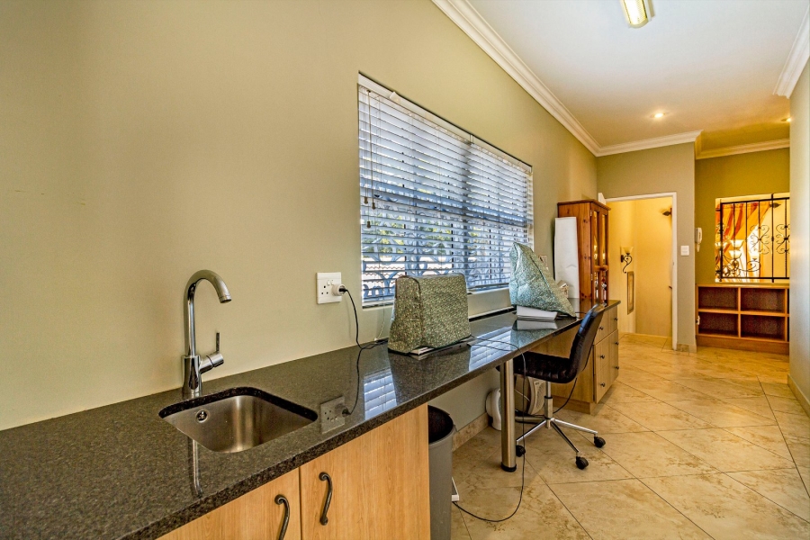 5 Bedroom Property for Sale in Golden Acre Western Cape